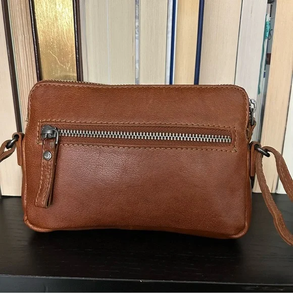 Spikes & Sparrow- Elegant Mini Tan Leather Crossbody/Travel Bag - Picture 3 of 14